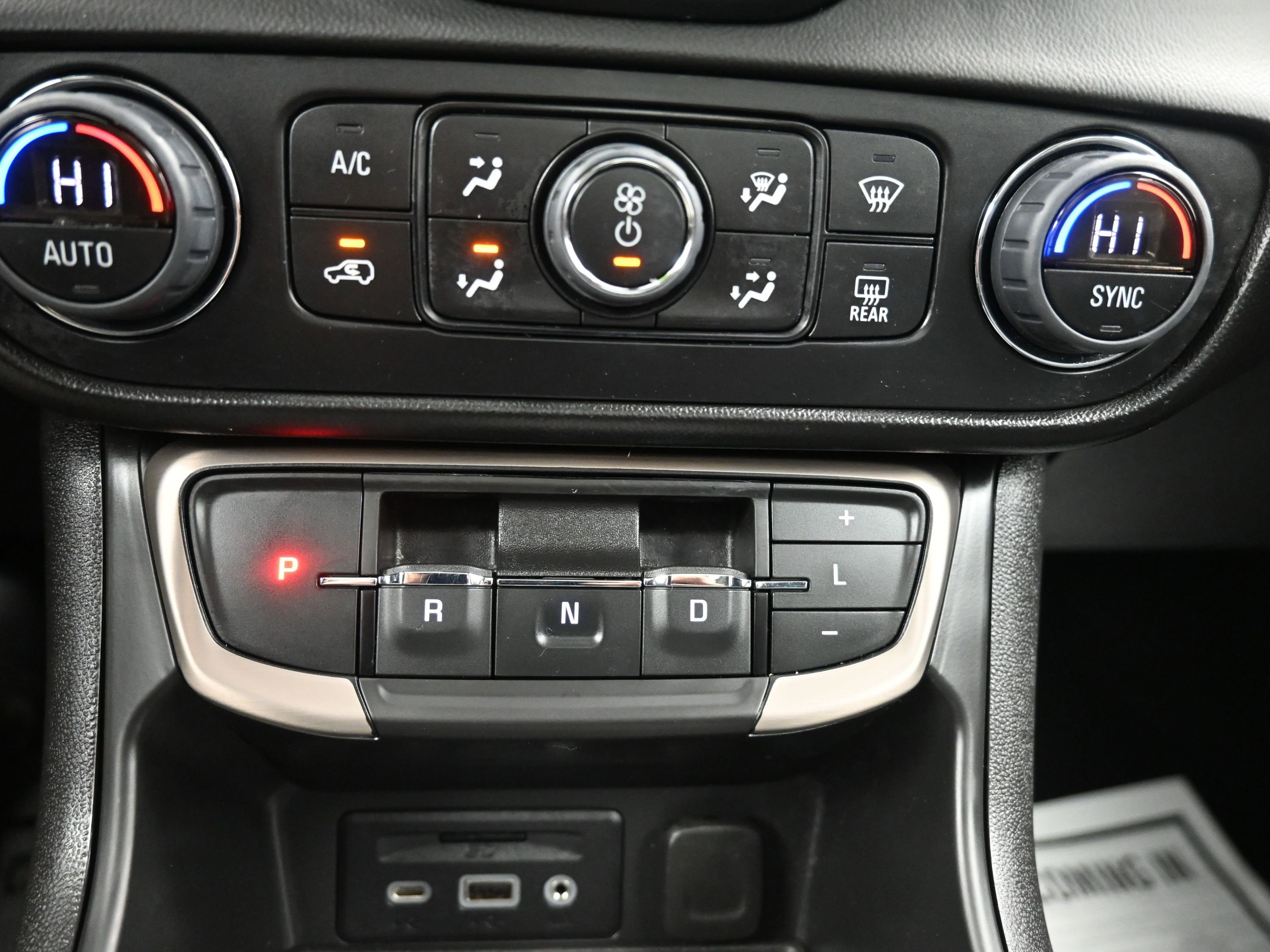 Used 2023 GMC Terrain Denali w/ Black Diamond Edition image 25