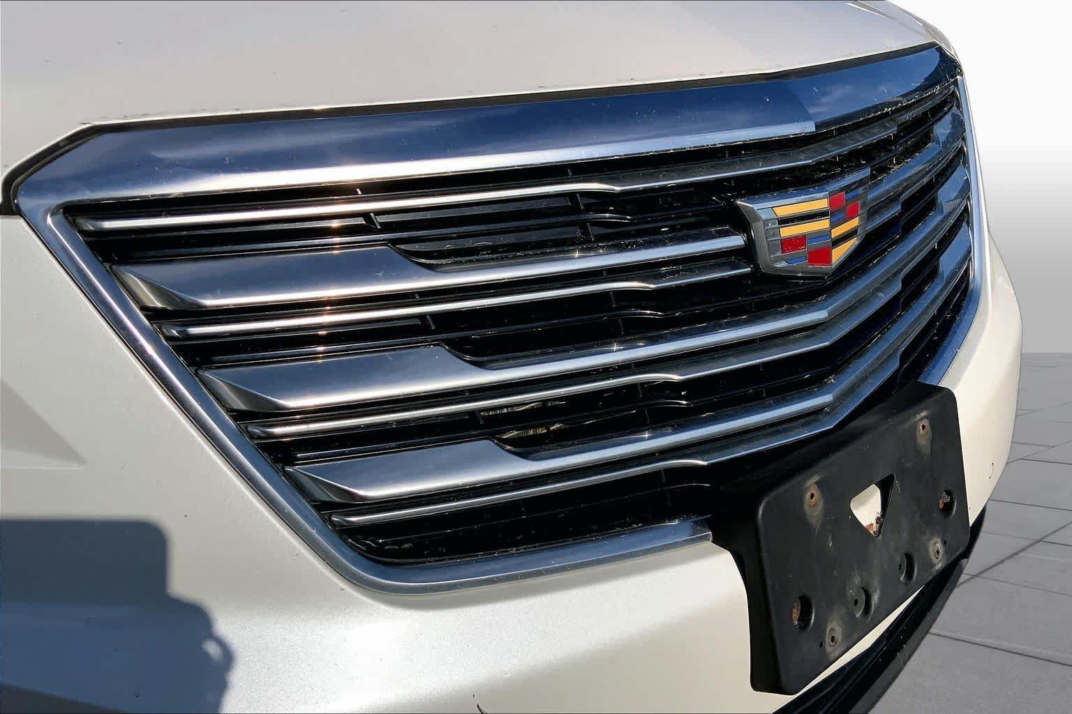 Used 2017 Cadillac XT5 Luxury w/ Driver Awareness Package FWD image 30