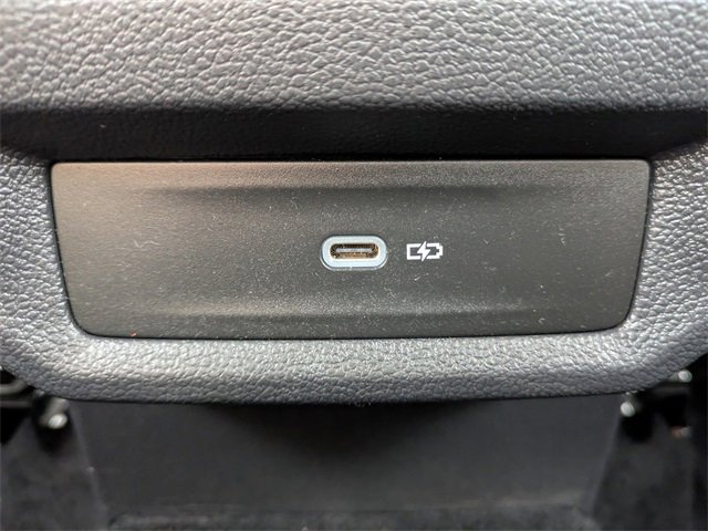 Certified 2022 Volkswagen Taos SE image 15