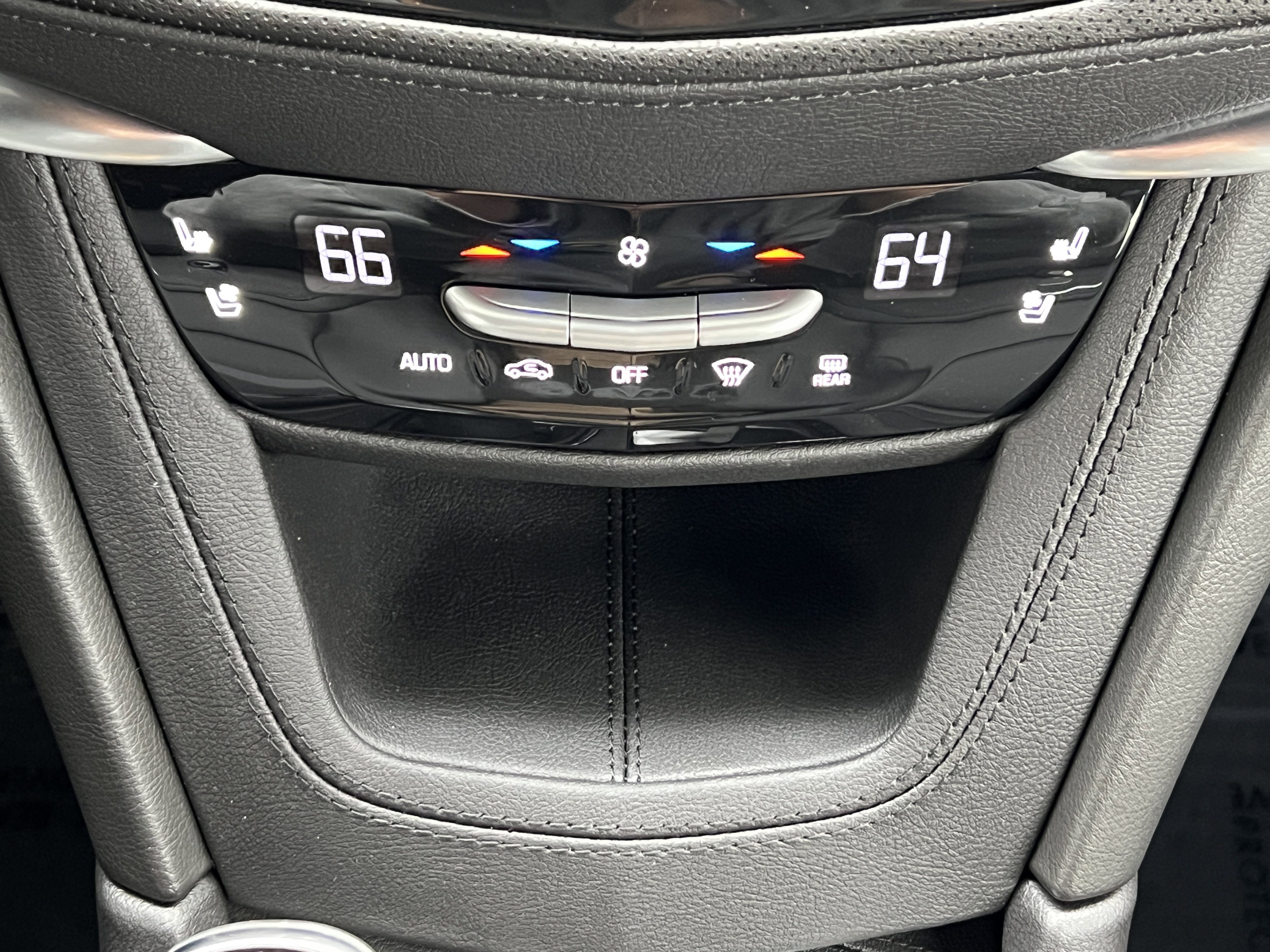 New 2026 Cadillac XT5 Sportv w/ LPO, Blue Accent Package AWD/4WD image 31
