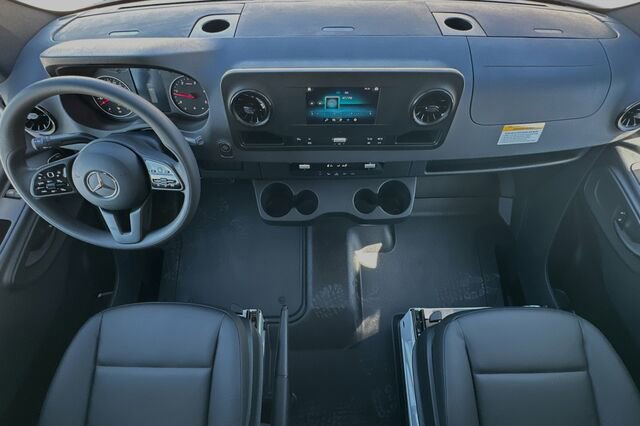 Used 2024 Mercedes-Benz Sprinter 3500 image 10