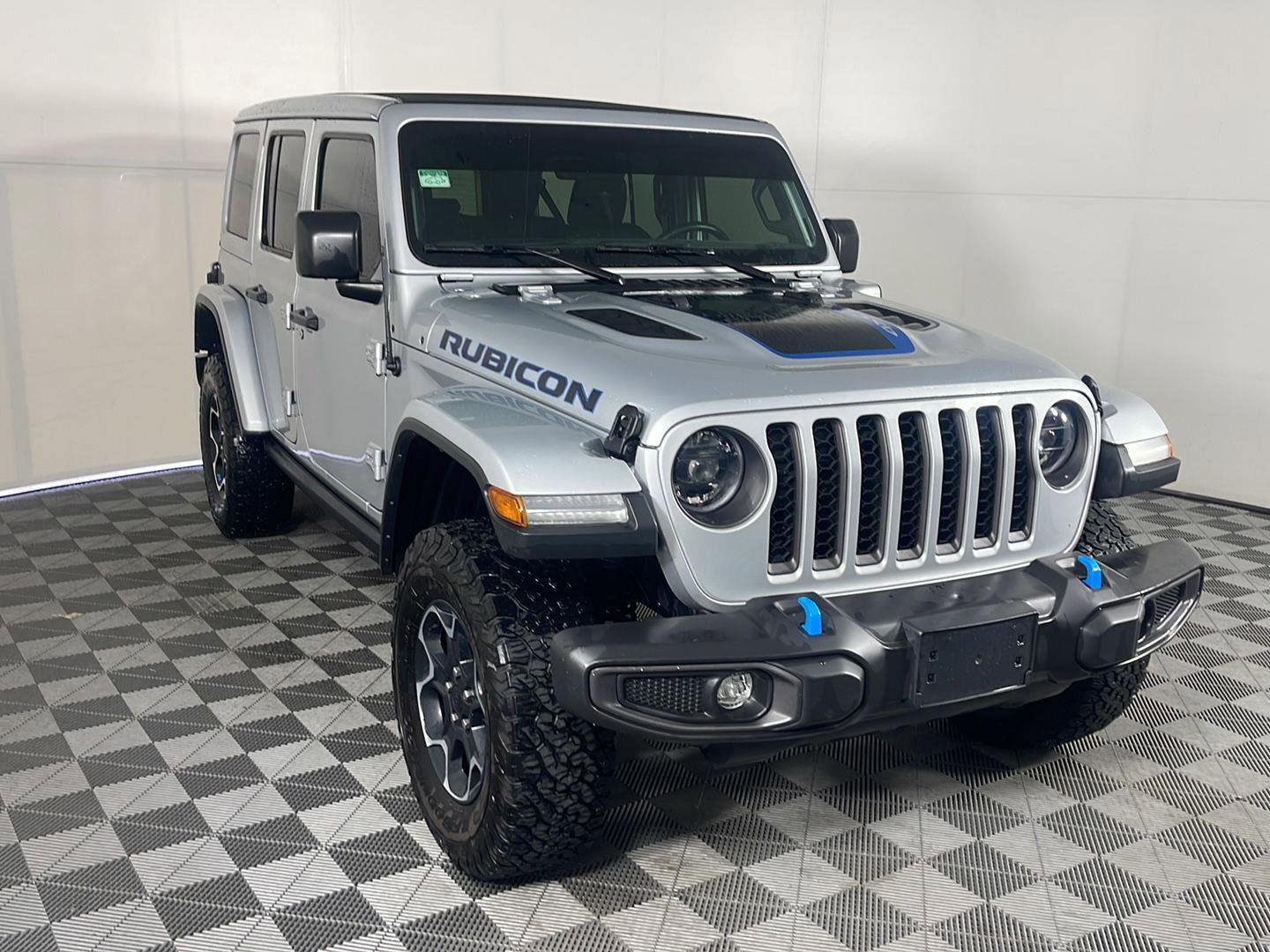 Used 2023 Jeep Wrangler Unlimited Rubicon 4xe w/ Cold Weather Group AWD/4WD image 4