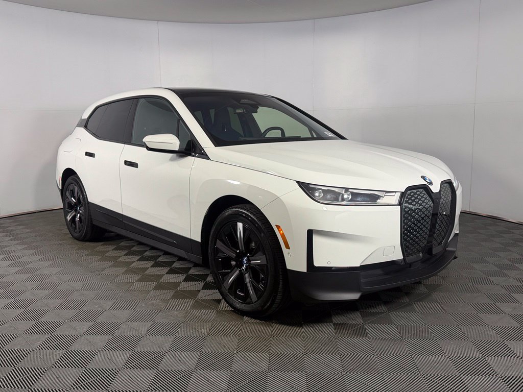 Used 2024 BMW iX xDrive50 w/ Convenience Package AWD/4WD image 4