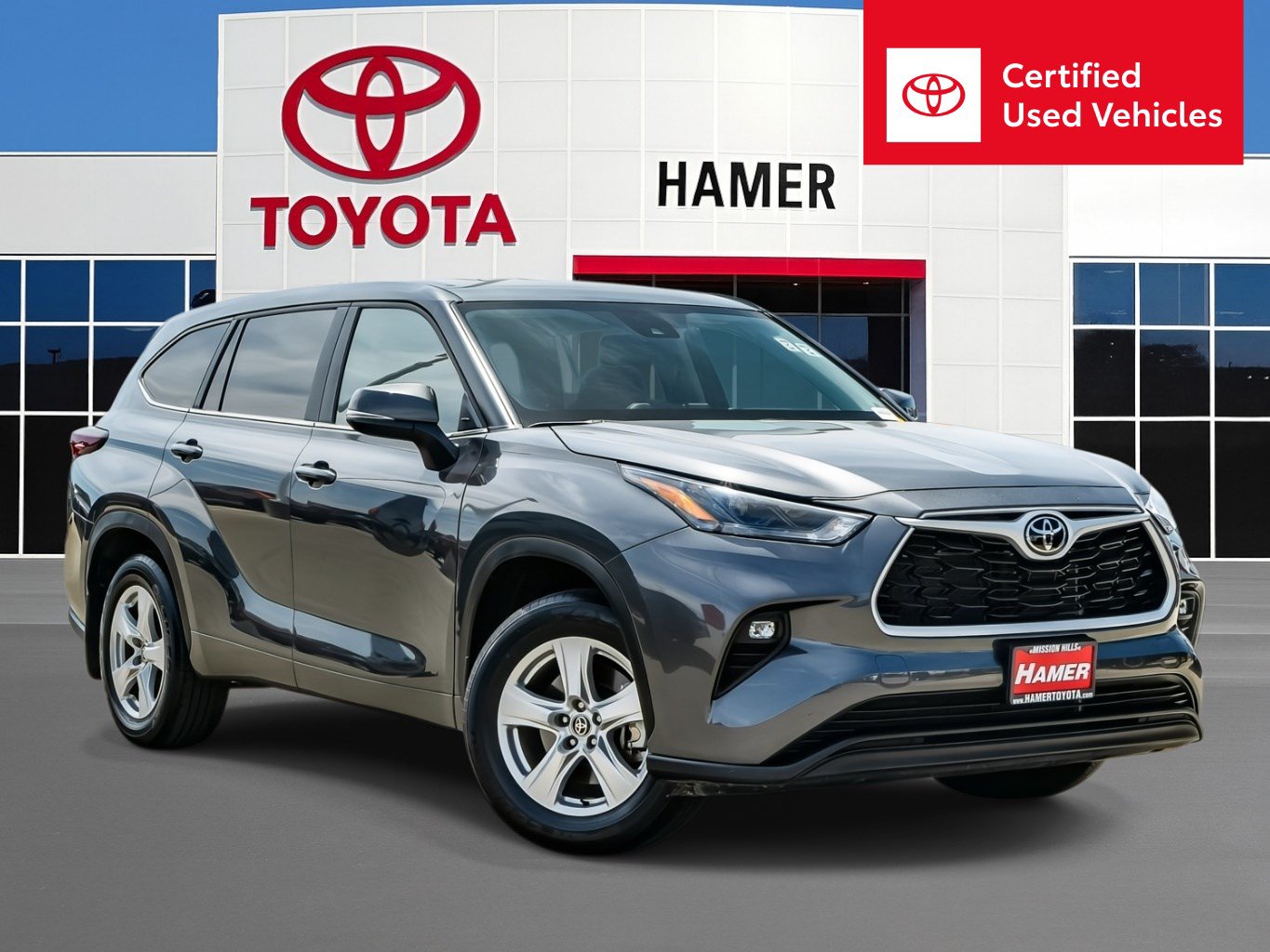 Certified 2025 Toyota Highlander LE AWD/4WD image 1