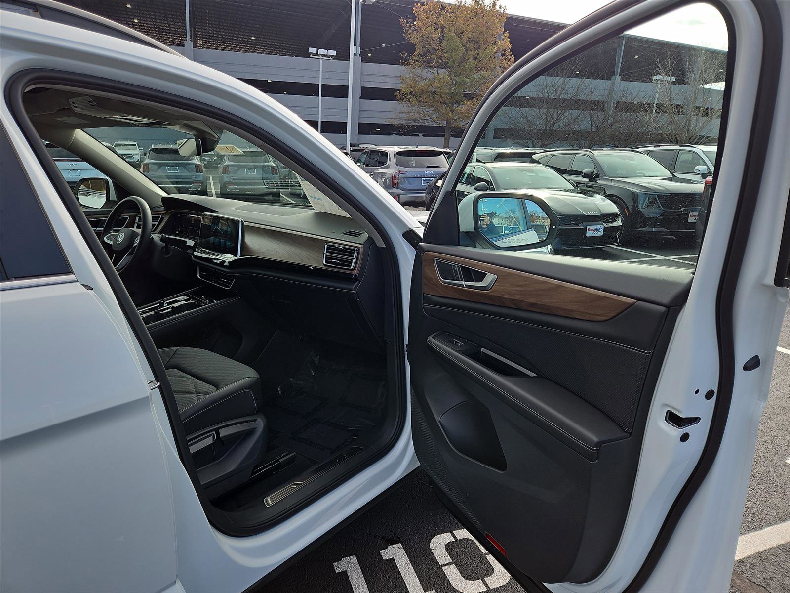 New 2026 Volkswagen Atlas SE image 26