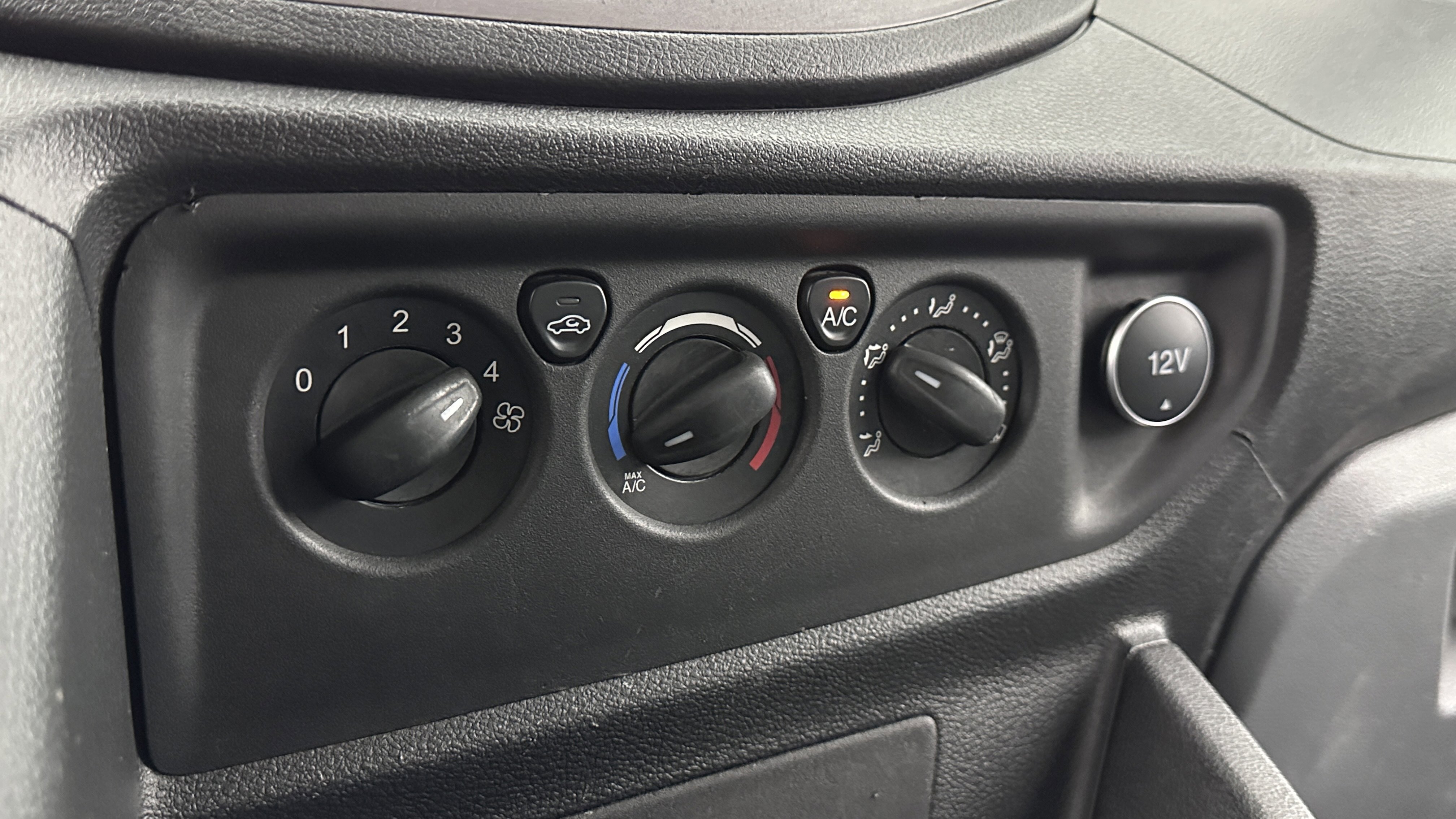 Used 2018 Ford Transit 350 XLT RWD image 19