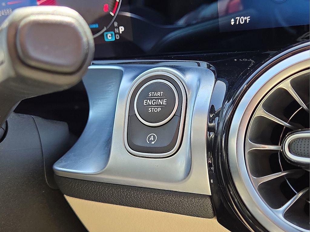 Used 2025 Mercedes-Benz GLB 250 image 30