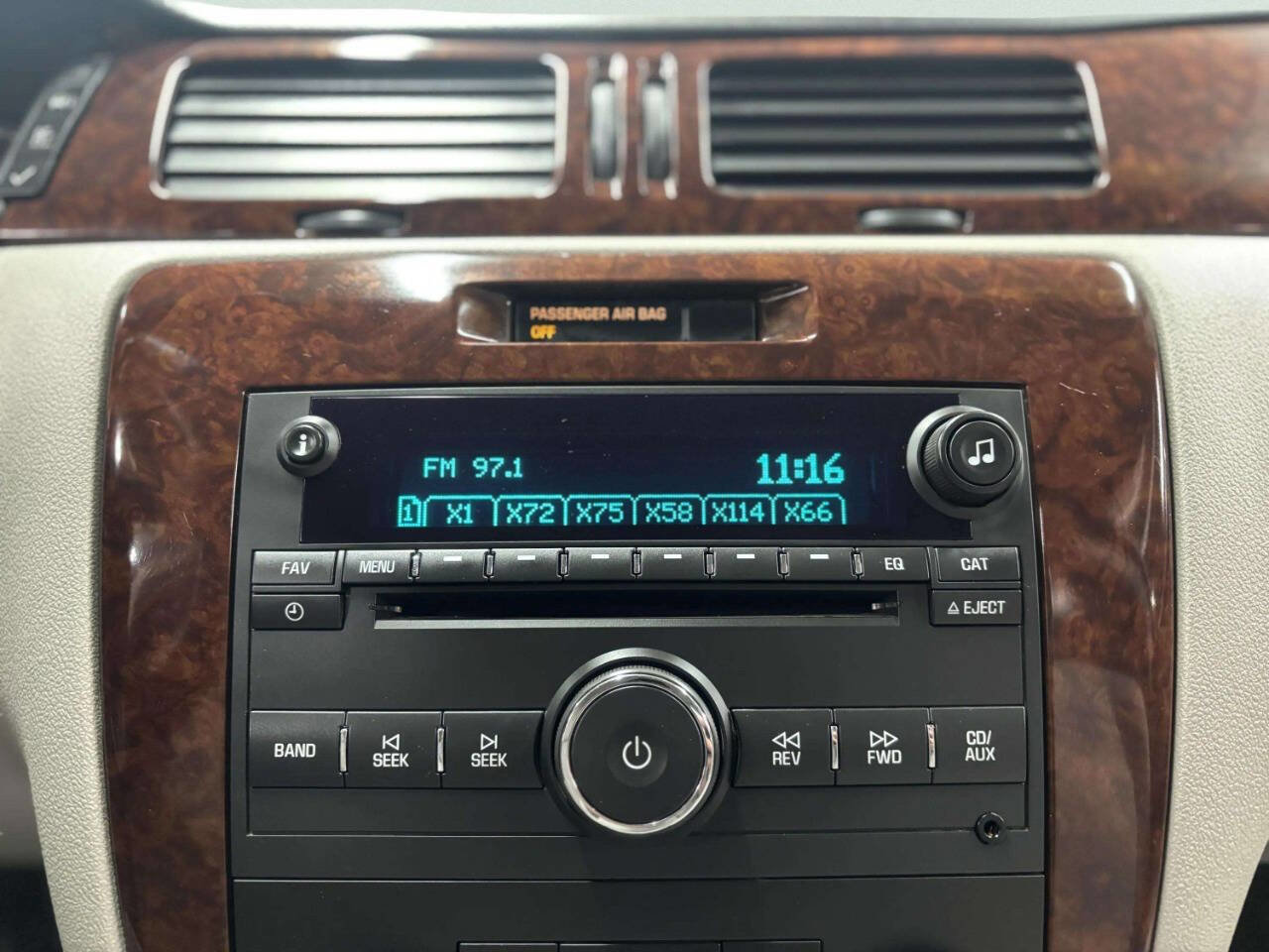 Used 2010 Chevrolet Impala LT w/ Convenience Package image 23