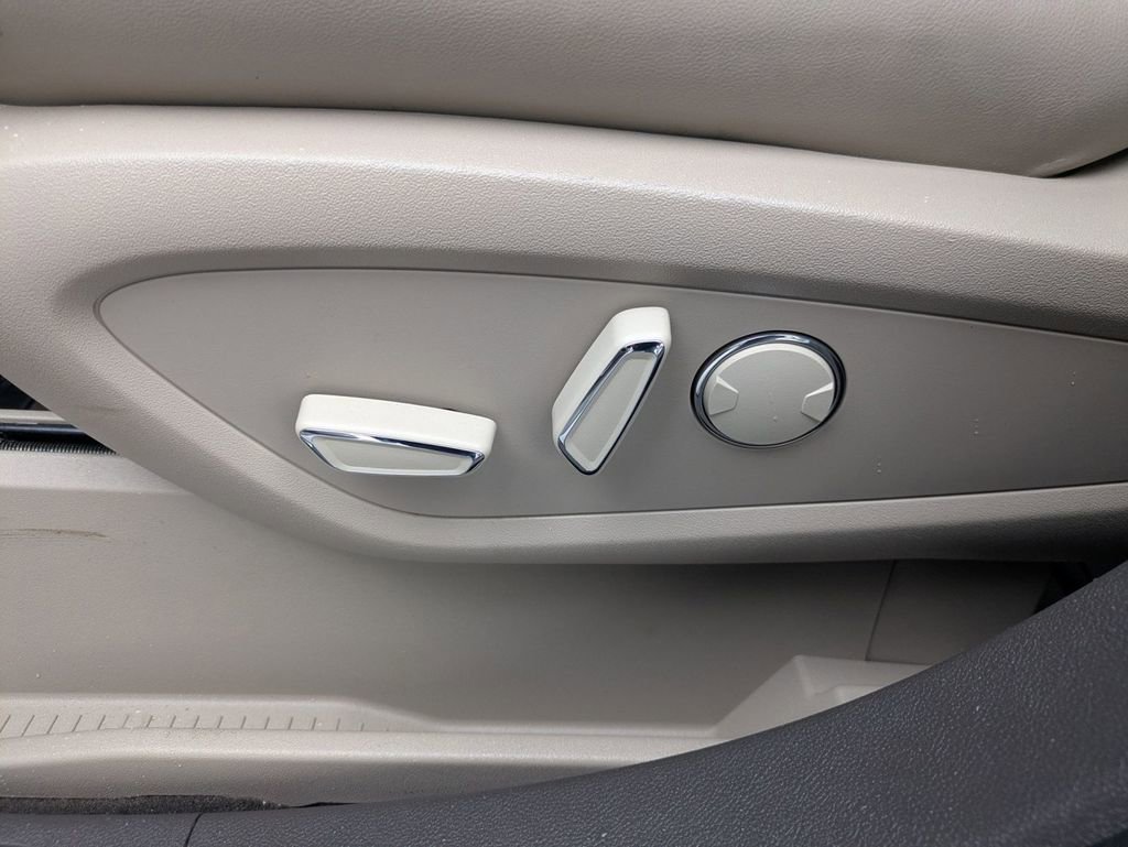 Used 2023 Lincoln Nautilus Reserve w/ Equipment Group 201A image 22