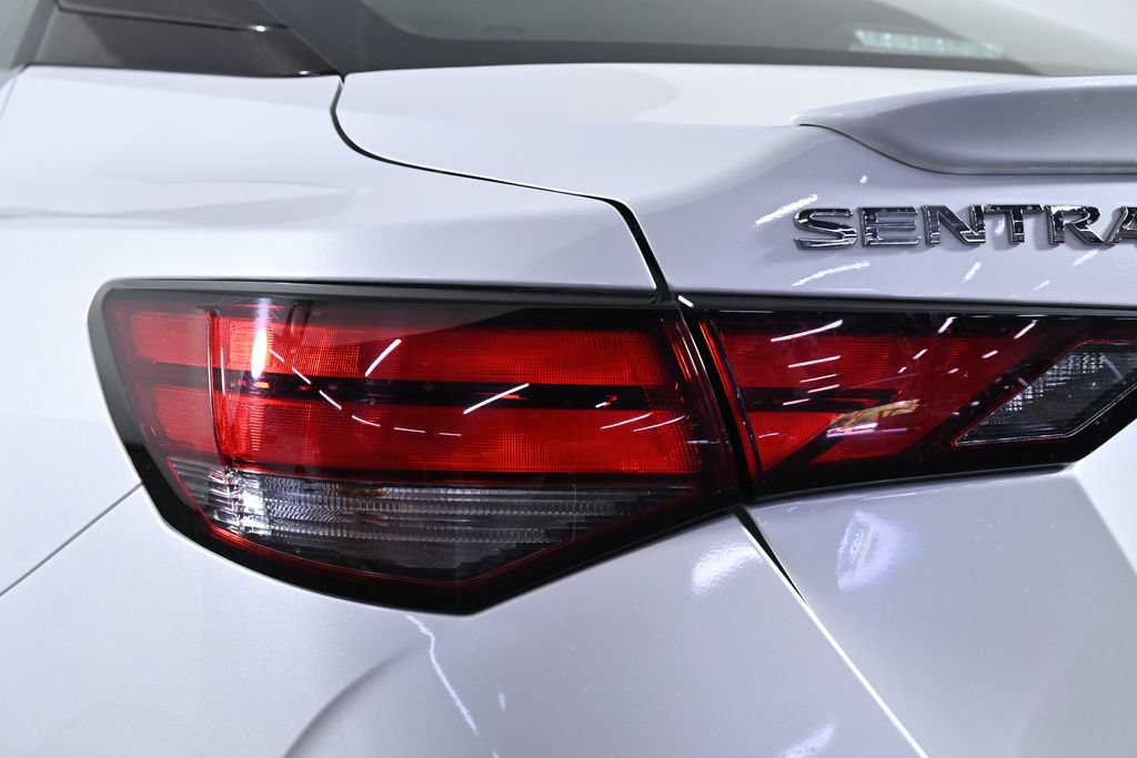 Certified 2023 Nissan Sentra SR w/ SR Premium Package FWD image 9