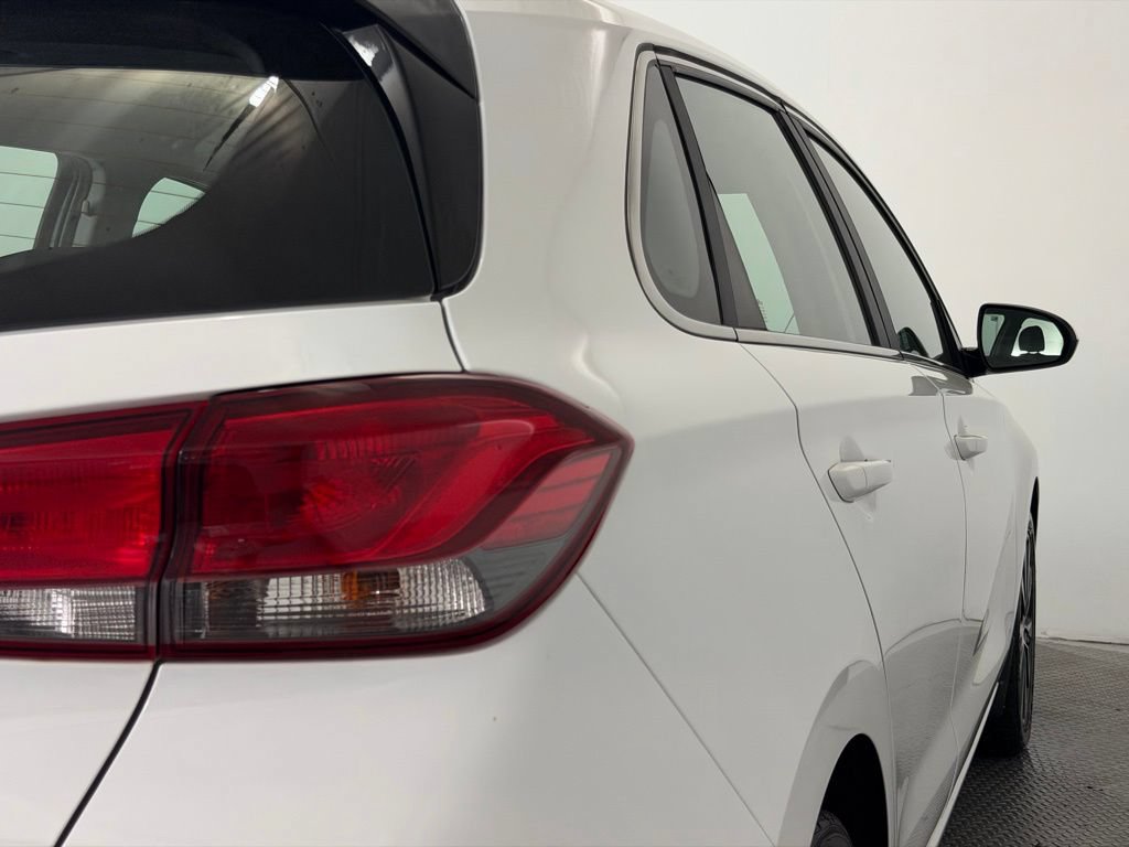 Used 2020 Hyundai Elantra GT FWD image 57