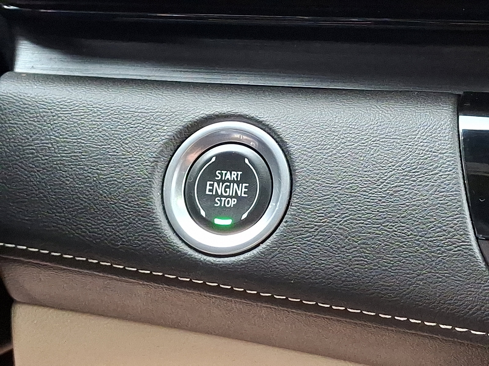 Used 2021 Cadillac Escalade Premium Luxury w/ LPO, Illumination Package image 27