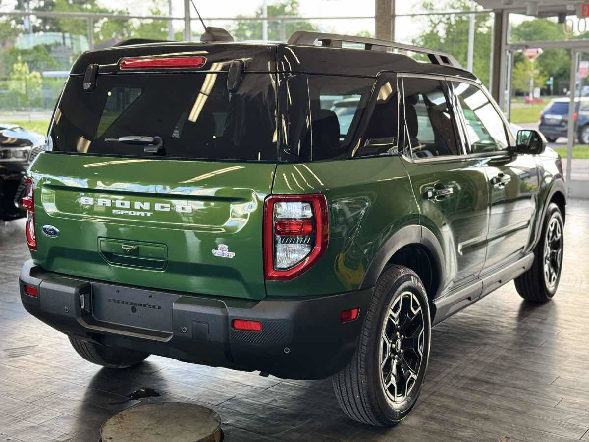 Used 2025 Ford Bronco Sport Outer Banks AWD/4WD image 6