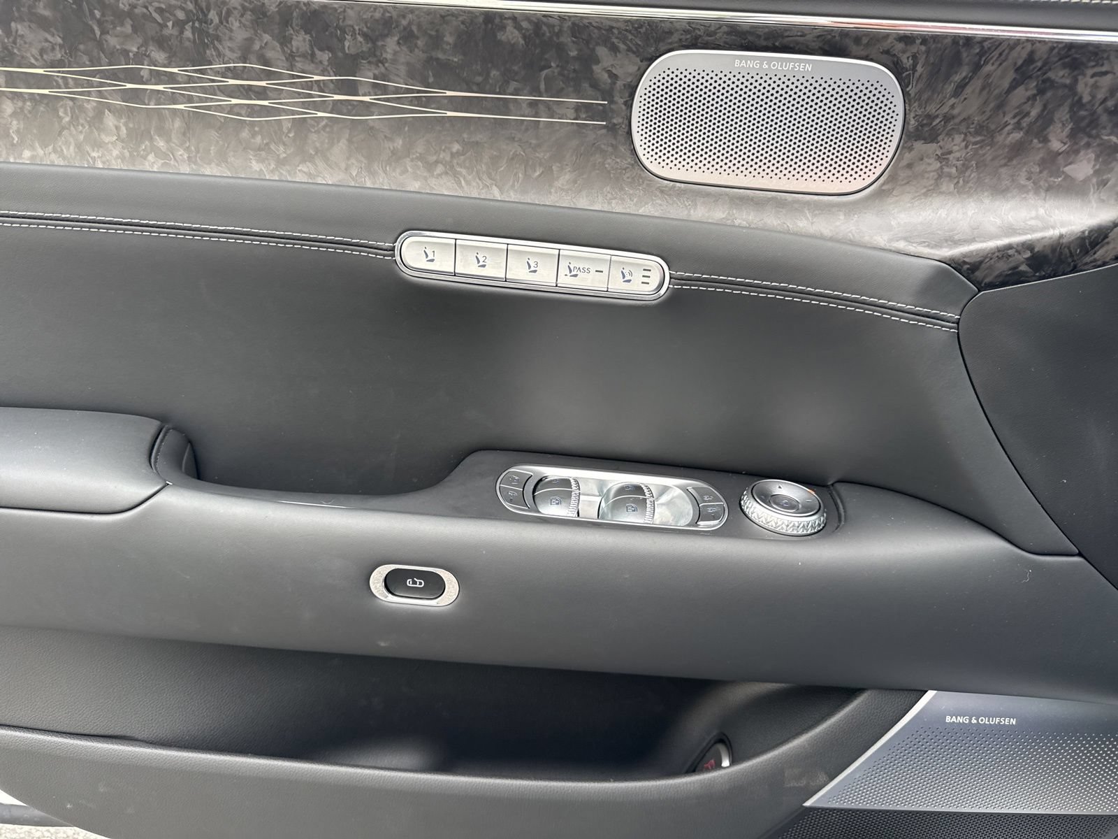 Used 2025 Genesis G90 3.5T AWD/4WD image 32