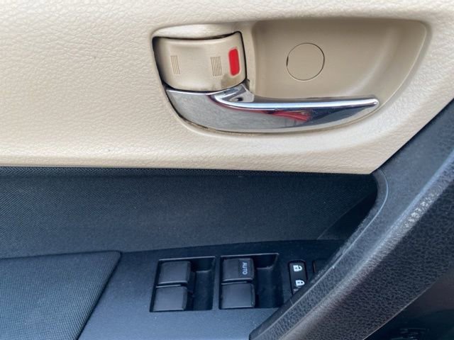 Used 2014 Toyota Corolla LE FWD image 17