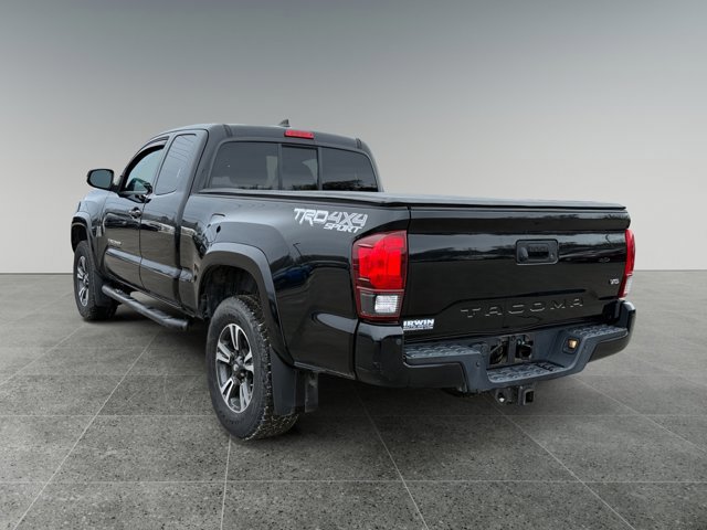 Used 2019 Toyota Tacoma TRD Sport w/ Technology Package image 3