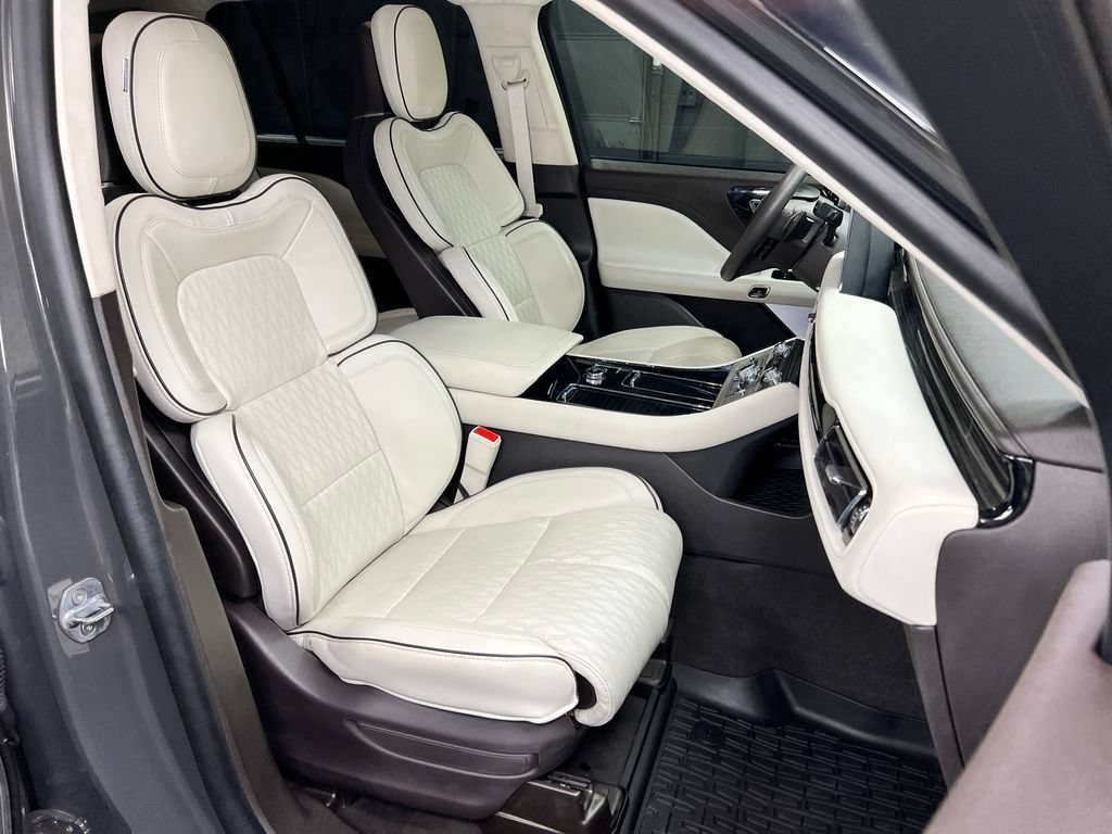 Used 2024 Lincoln Aviator Black Label AWD/4WD image 8
