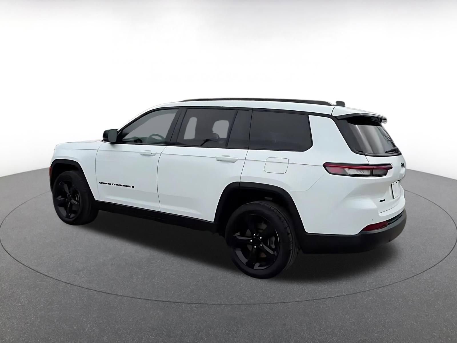 Used 2023 Jeep Grand Cherokee L Laredo AWD/4WD image 10
