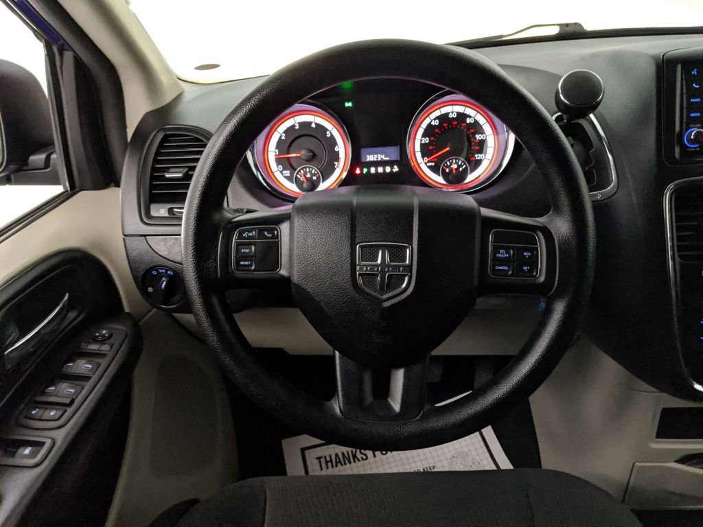 Used 2018 Dodge Grand Caravan SE w/ UConnect Hands-Free Group image 16