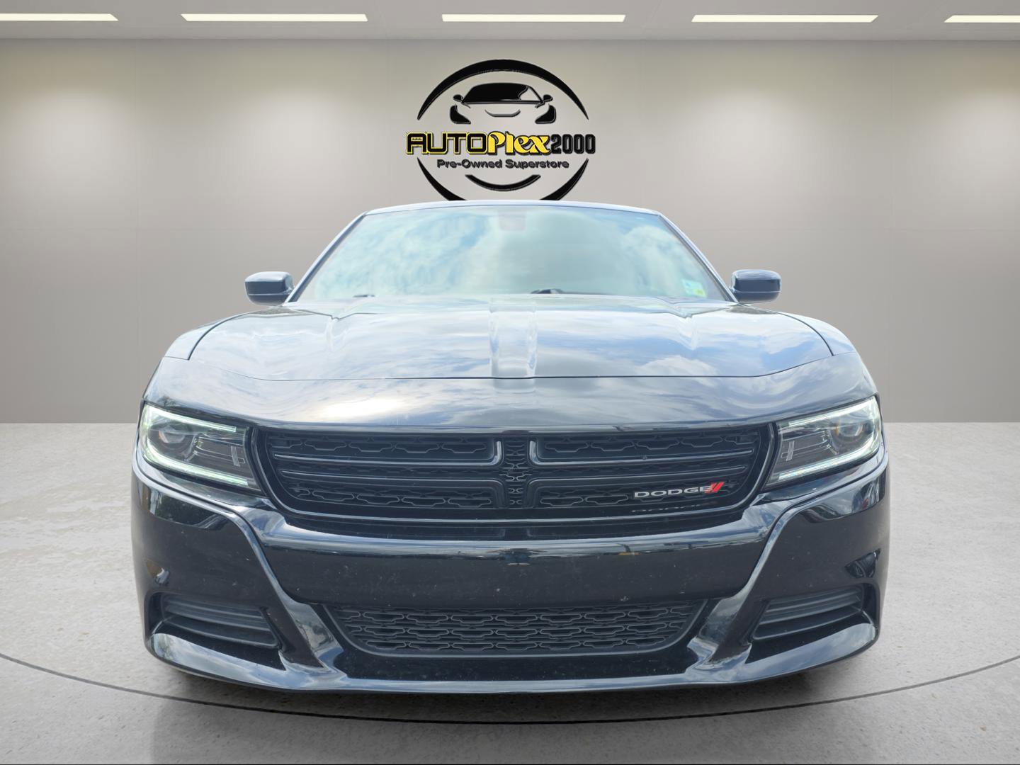 Used 2023 Dodge Charger SXT RWD image 2