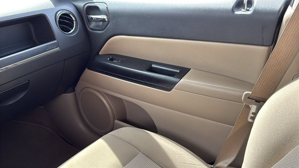 Used 2017 Jeep Patriot Latitude FWD image 28