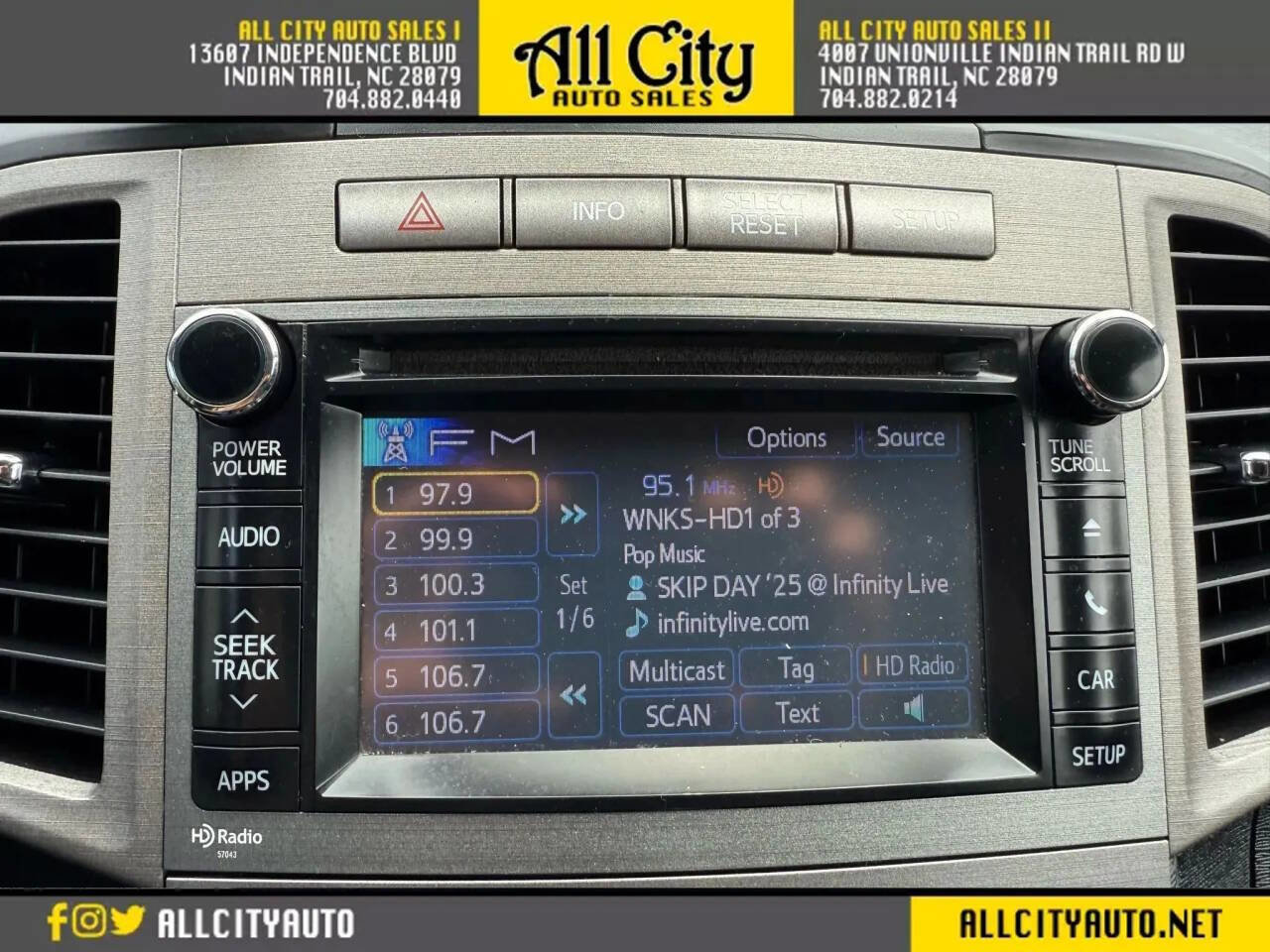 Used 2013 Toyota Venza XLE image 30