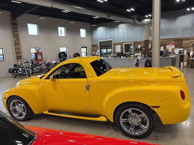 Used 2004 Chevrolet SSR w/ Preferred Equipment Group