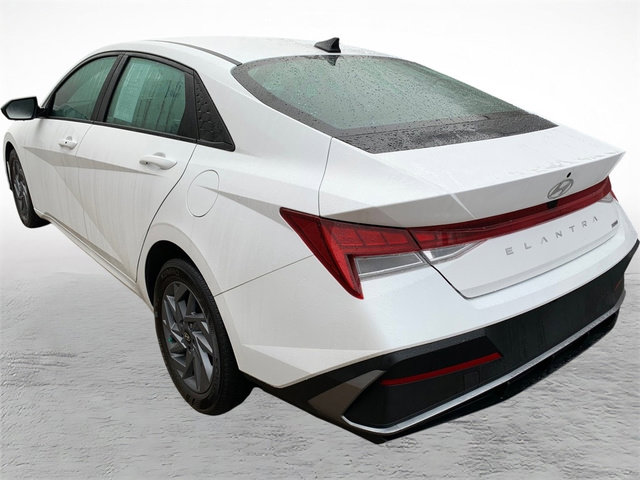 Used 2024 Hyundai Elantra Blue image 4