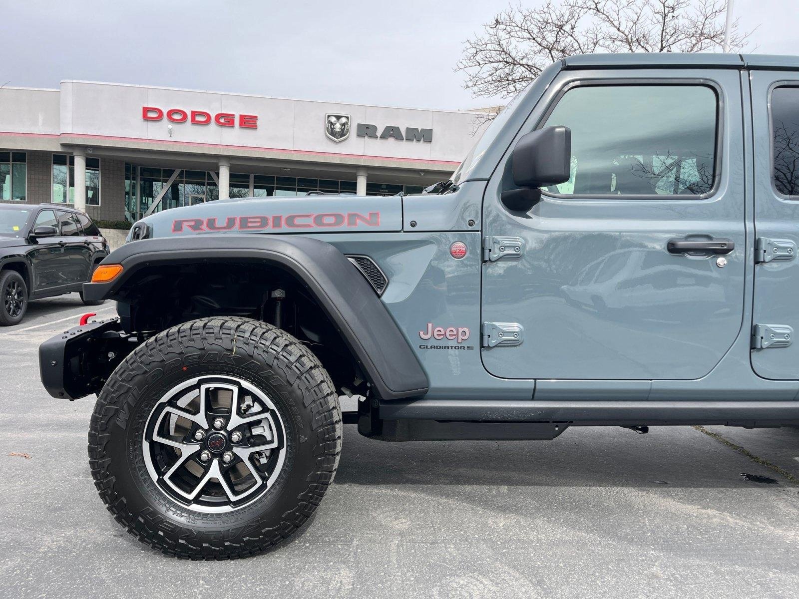 New 2026 Jeep Gladiator Rubicon w/ Steel Bumper Group AWD/4WD image 9