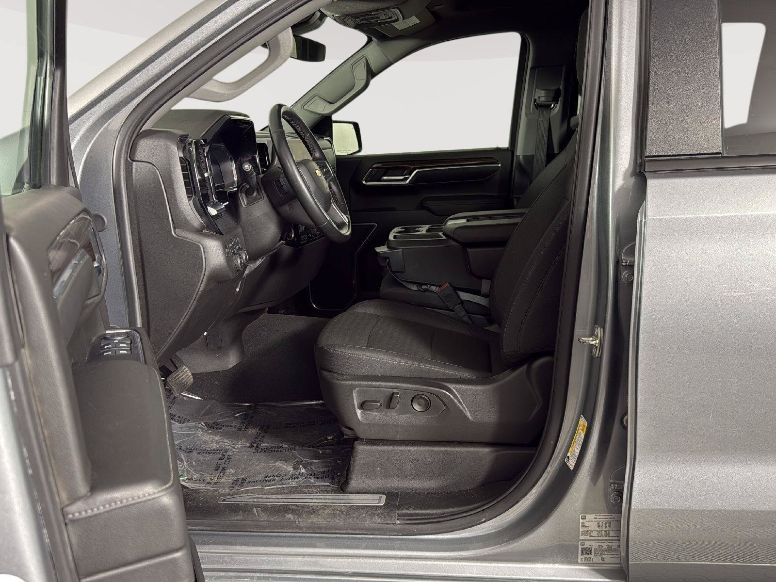 Used 2024 Chevrolet Silverado 1500 LT w/ Z71 Off-Road Package AWD/4WD image 5
