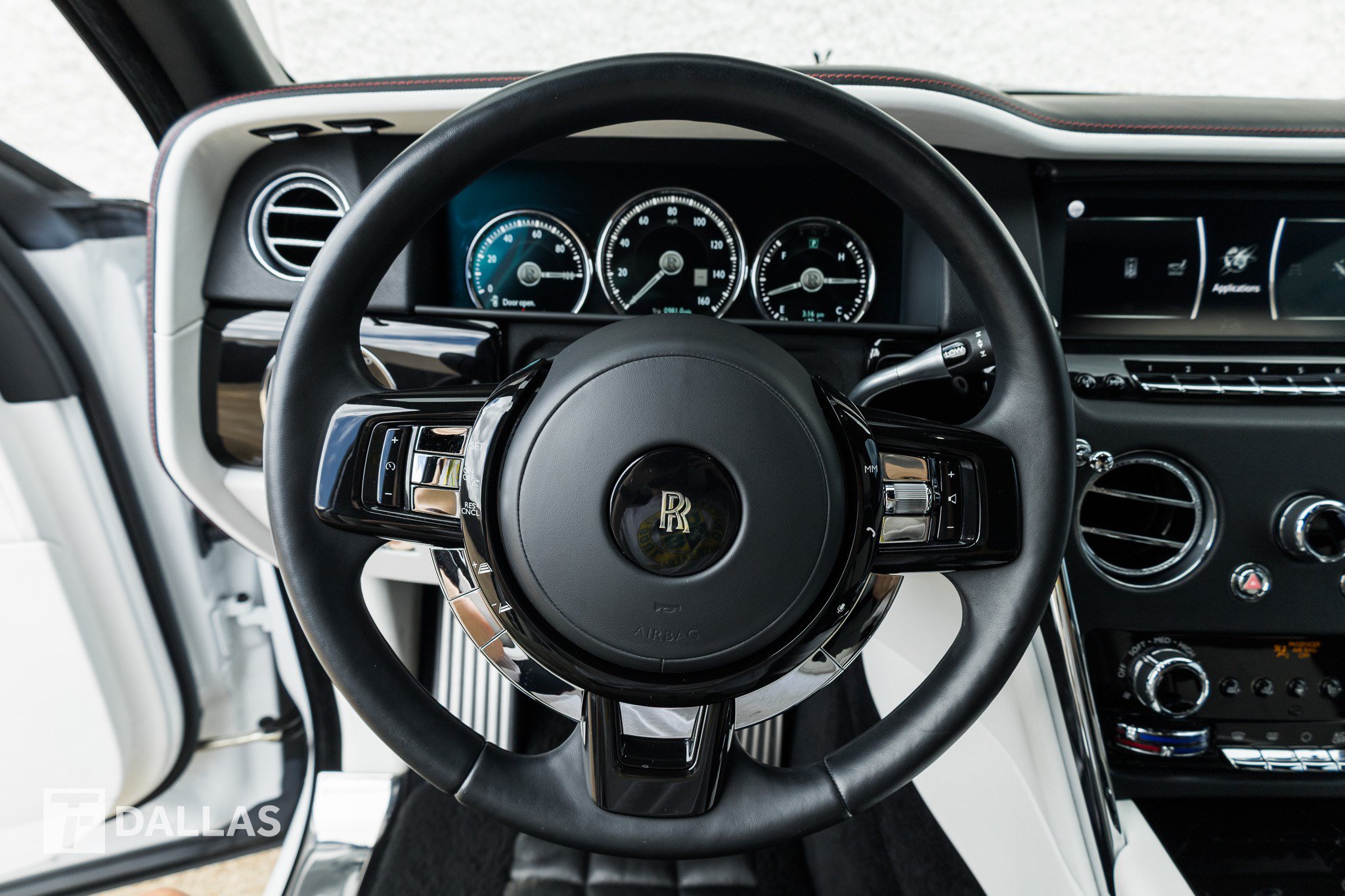 Used 2022 Rolls-Royce Cullinan w/ Technology Package AWD/4WD image 26
