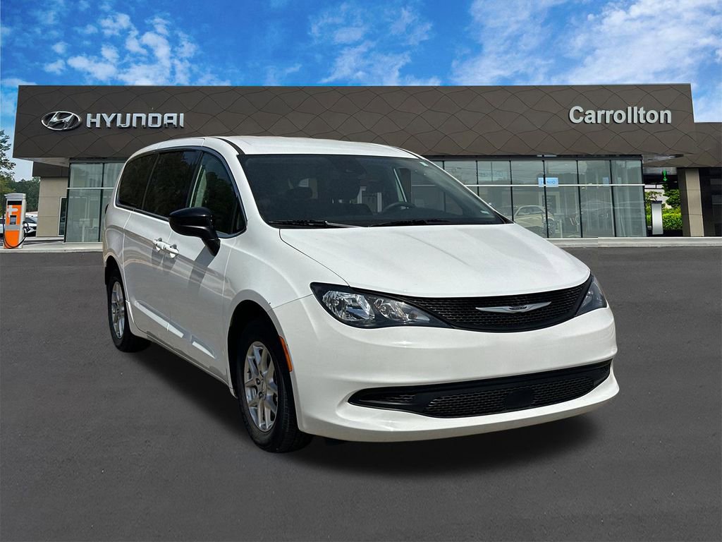 Used 2024 Chrysler Voyager LX image 3