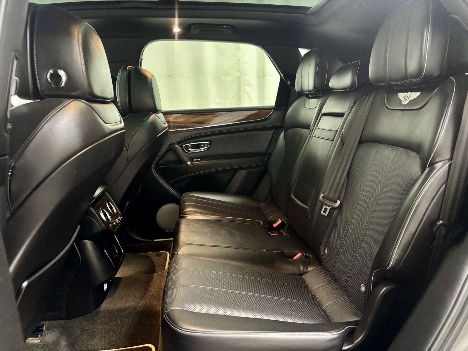 Used 2018 Bentley Bentayga AWD/4WD image 22