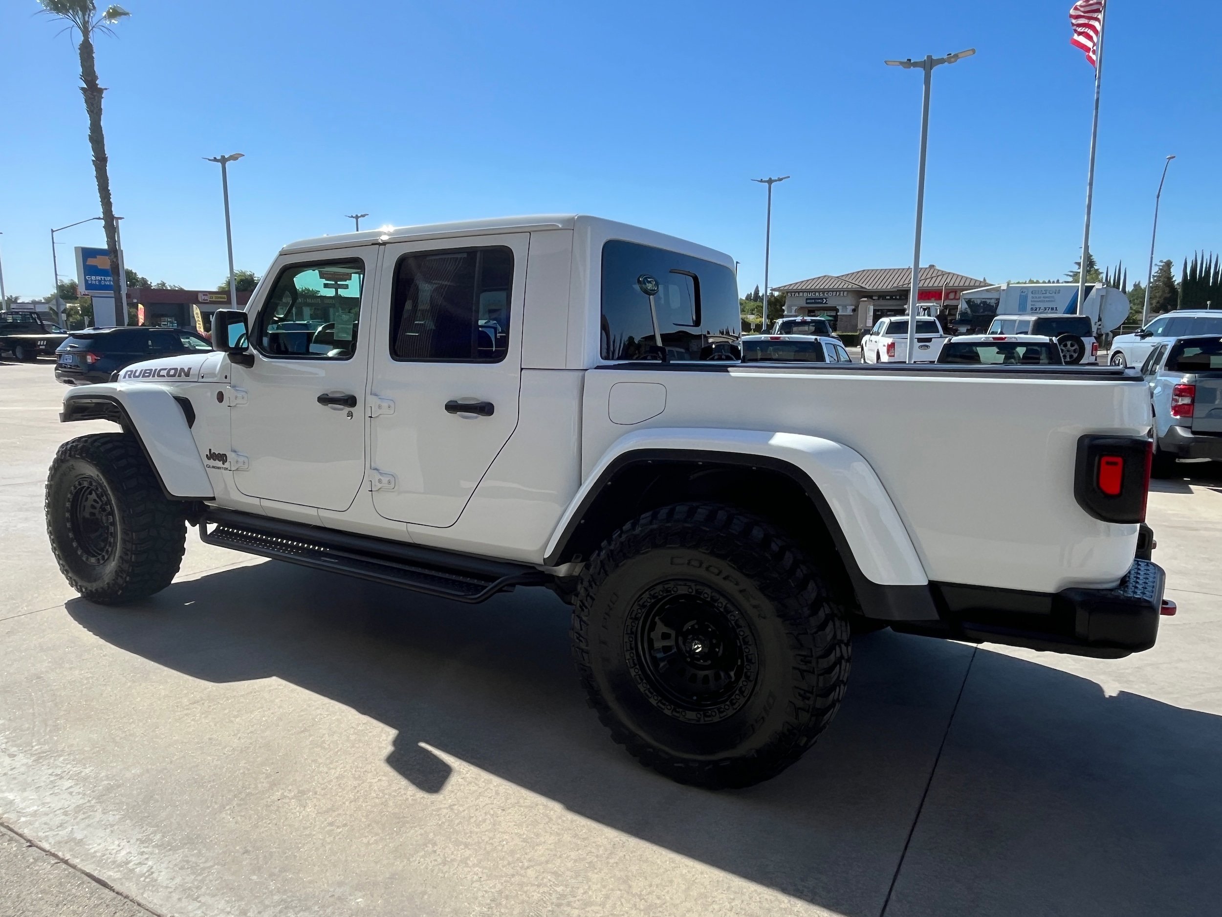 Used 2021 Jeep Gladiator Rubicon w/ Cold Weather Group AWD/4WD image 2