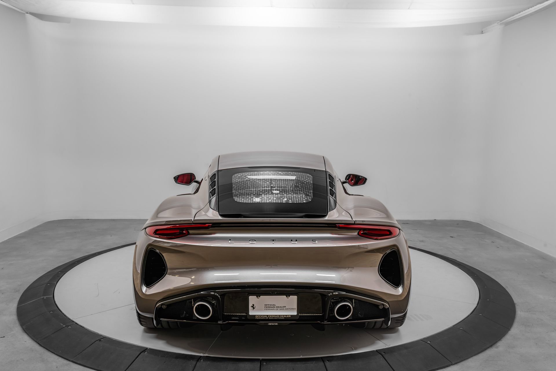 Used 2025 Lotus Emira RWD image 8