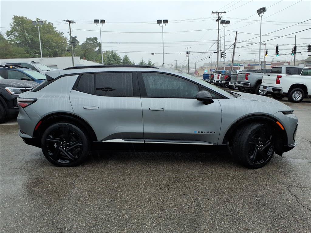 Used 2024 Chevrolet Equinox EV RS FWD image 3
