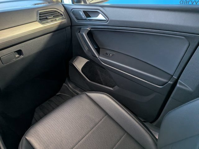 Used 2019 Volkswagen Tiguan SE w/ Panoramic Sunroof Package AWD/4WD image 16