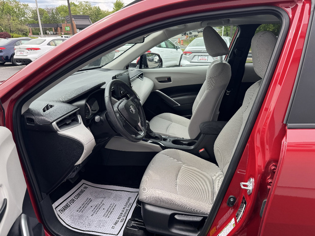 Used 2022 Toyota Corolla Cross LE w/ Moonroof Package AWD/4WD image 8
