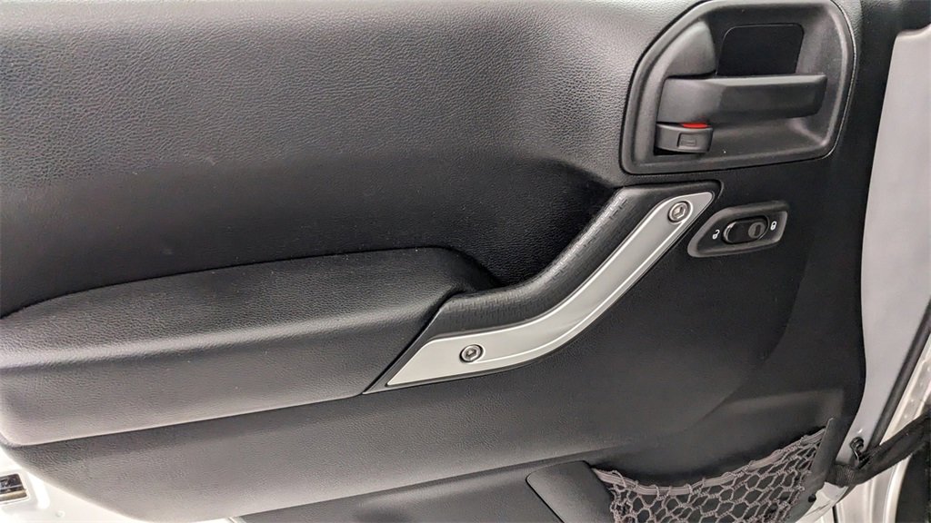 Used 2012 Jeep Wrangler Unlimited Sahara w/ Dual Top Group image 28