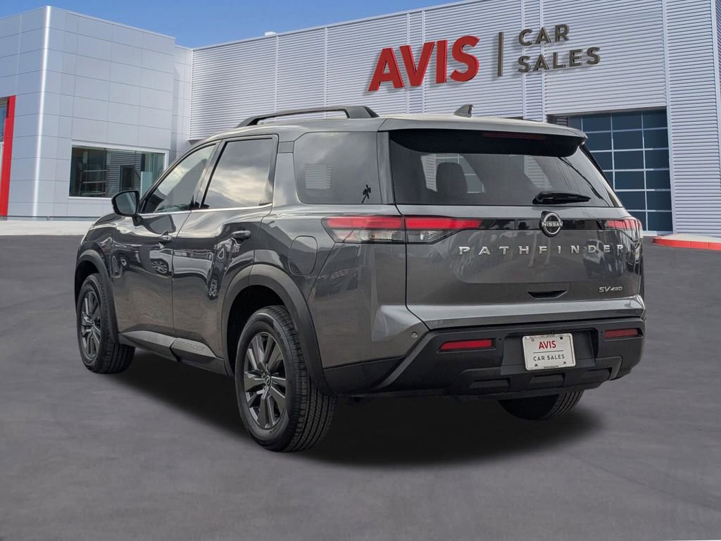 Used 2024 Nissan Pathfinder SV image 3