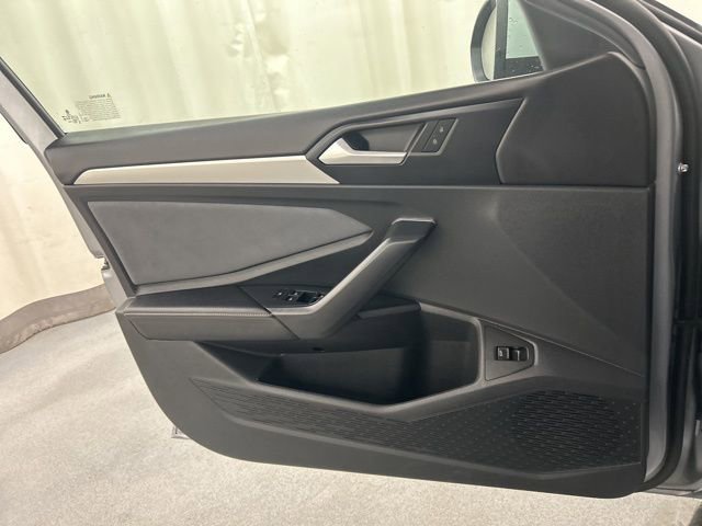 Used 2025 Volkswagen Jetta SE w/ Sunroof Package image 24