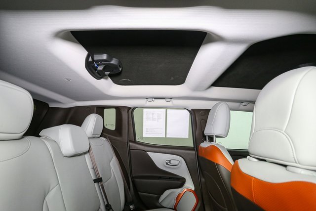 Used 2017 Jeep Renegade Limited image 21