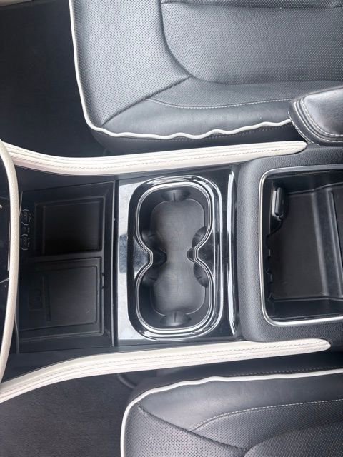 Used 2023 Chrysler Pacifica Limited image 16