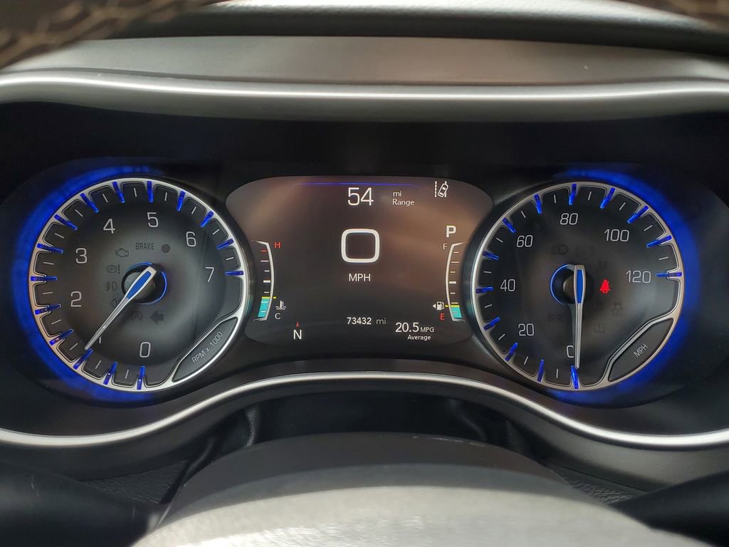 Used 2024 Chrysler Pacifica Touring-L image 11