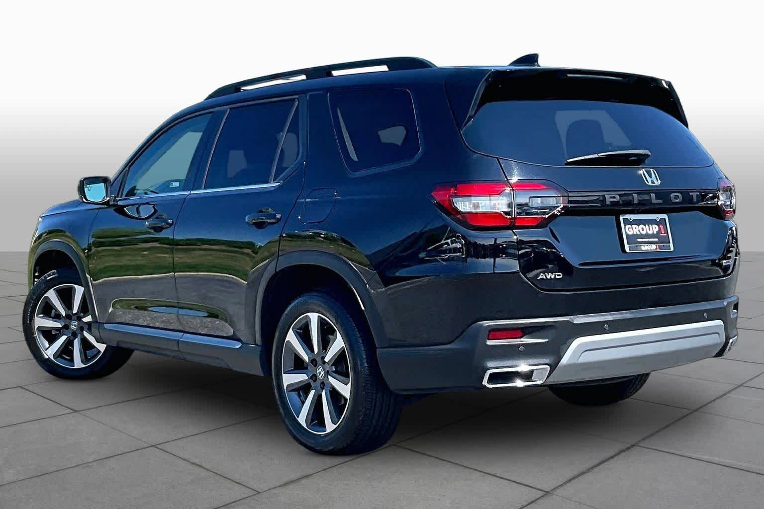 Used 2024 Honda Pilot Touring image 12