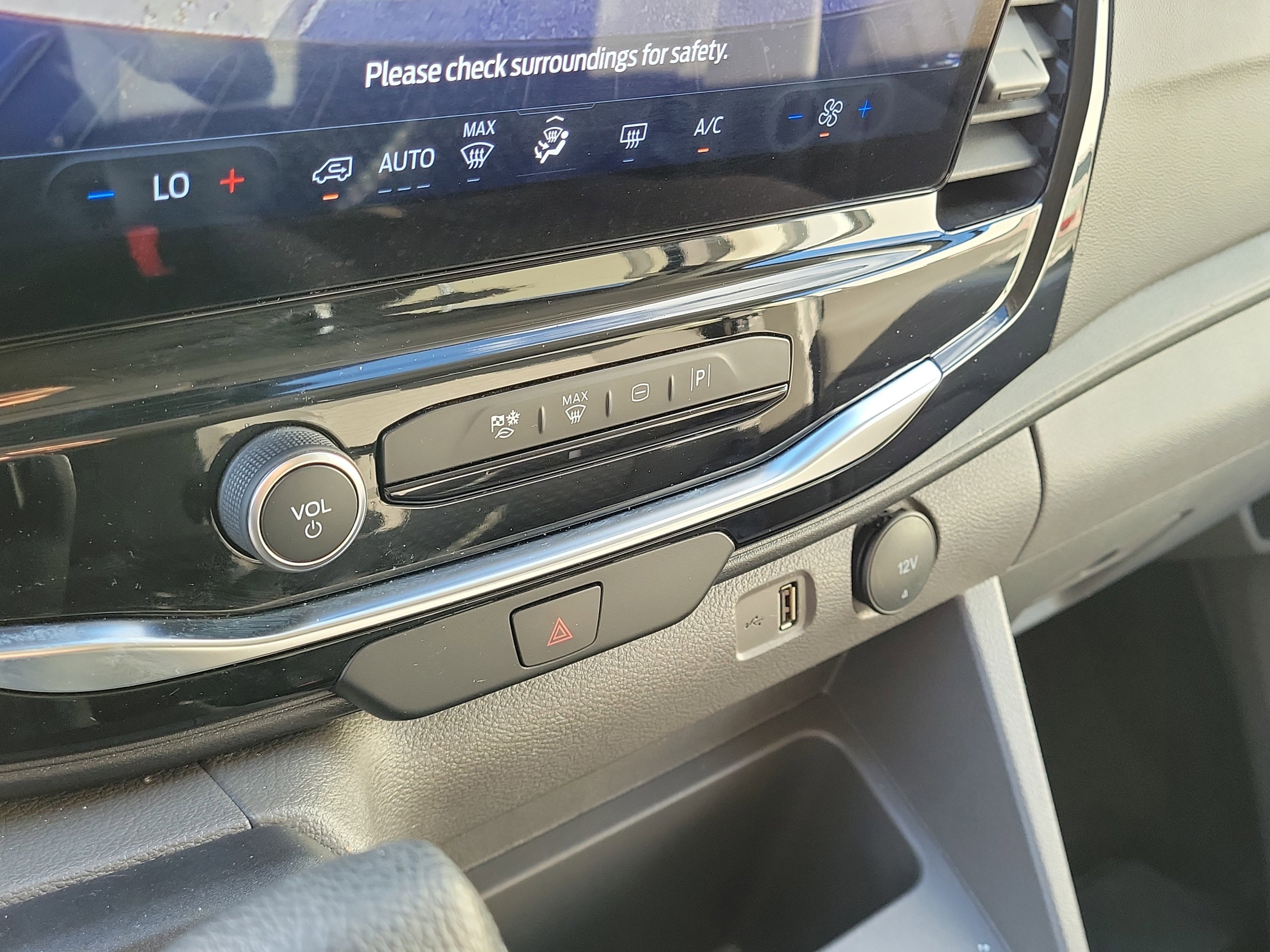 Used 2023 Ford Transit 350 XLT image 24