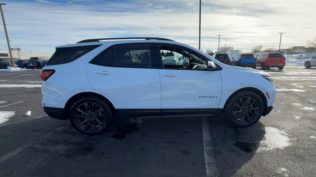 Used 2022 Chevrolet Equinox RS w/ Infotainment Package image 9