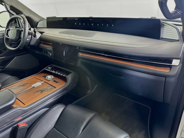 Certified 2025 Lincoln Navigator Black Label AWD/4WD image 36