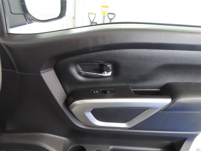 Used 2022 Nissan Titan SV RWD image 30