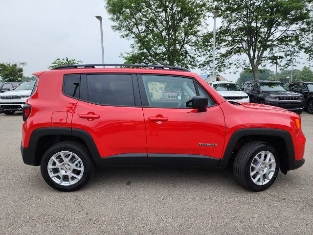 Used 2023 Jeep Renegade Latitude w/ Premium Group image 22